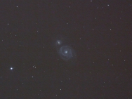 Die Whirlpoolgalaxie M51 verzehrt gerade eine Nachbargalaxie